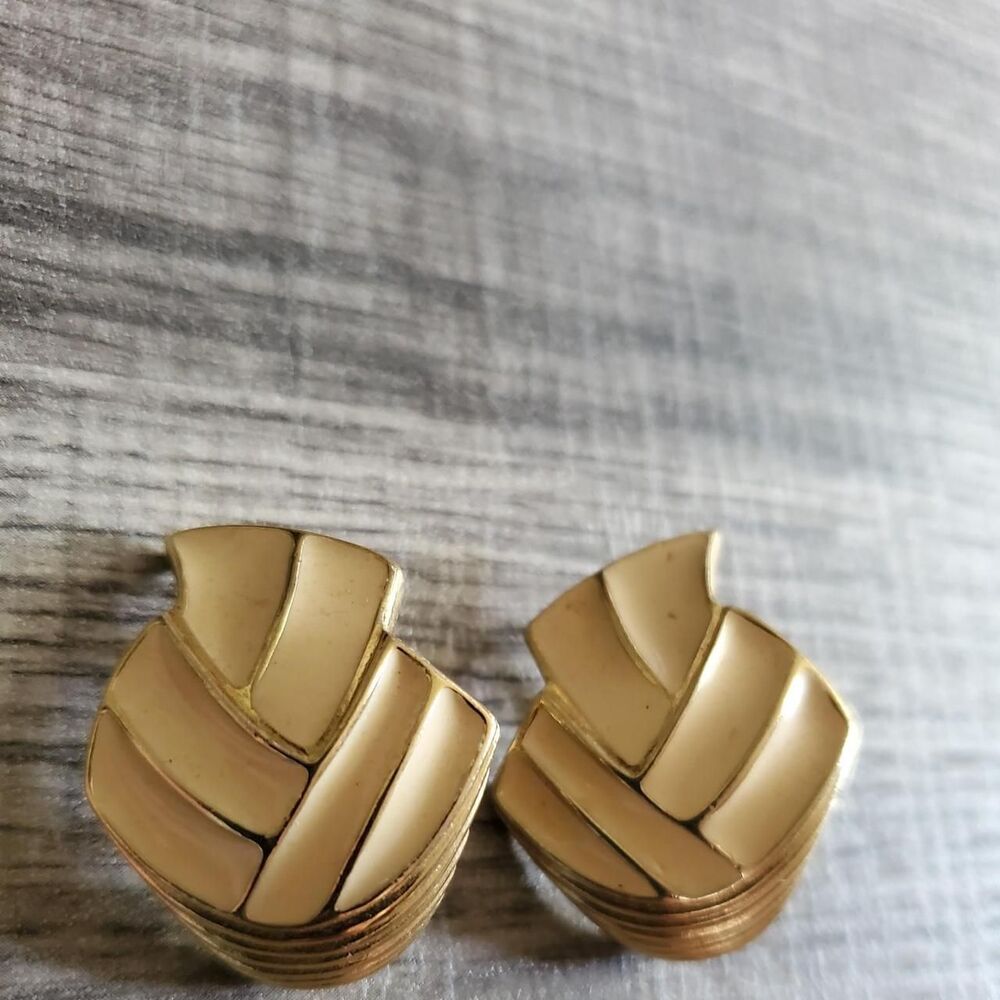 Trifari Women's Gold Jewellery